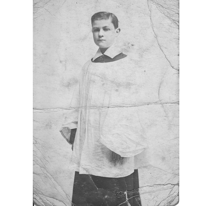 Photo of English choirboy taken in about 1911